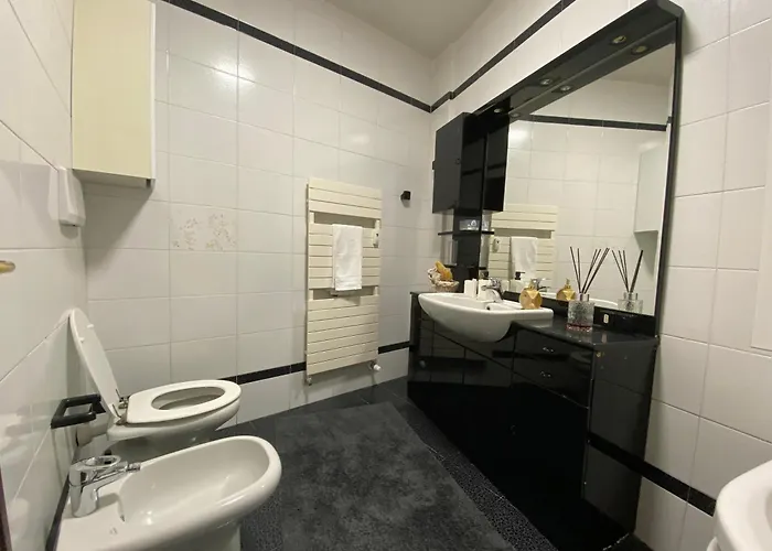 11 Ospiti -balcone-parcheggio Privato, Bulai Apartman