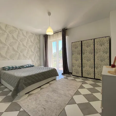 Апартаменты 11 Ospiti -balcone-parcheggio Privato, Bulai *