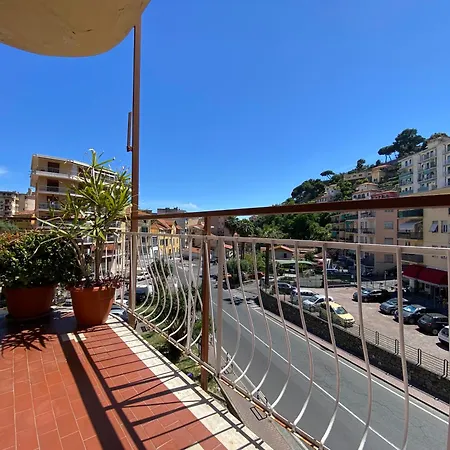 11 Ospiti -balcone-parcheggio Privato, Bulai *