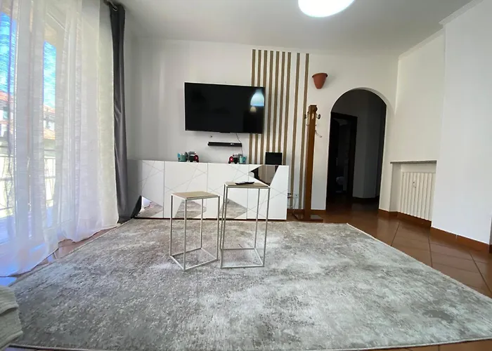 11 Ospiti -balcone-parcheggio Privato, Bulai