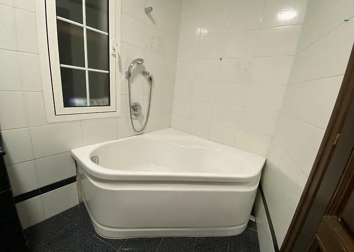 11 Ospiti -balcone-parcheggio Privato, Bulai